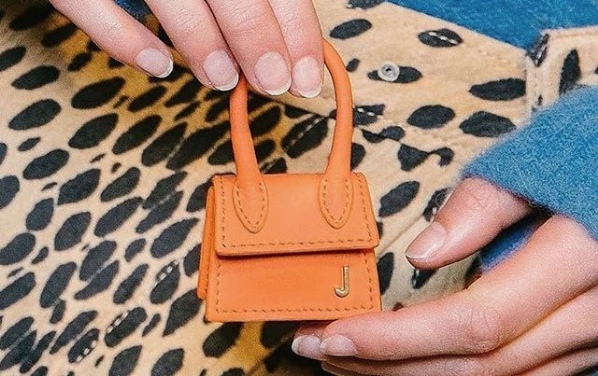 A minúscula bolsa que é a nova tendência de moda