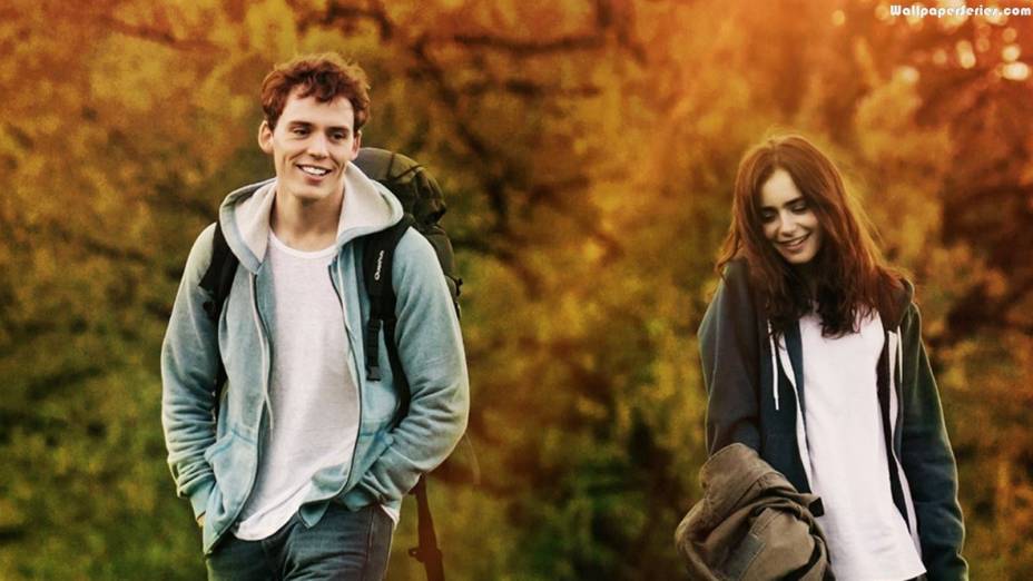 <strong>Simplesmente Acontece:&nbsp;</strong>Quando amigos insepar&aacute;veis seguem caminhos diferentes, eles podem descobrir que eram mais pr&oacute;ximos do que imaginavam.