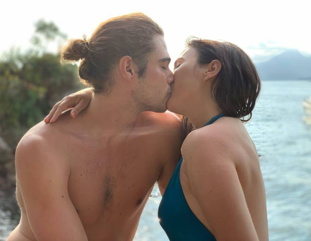 Tatá Werneck revela que já se casou com Rafa Vitti… no sofá de casa