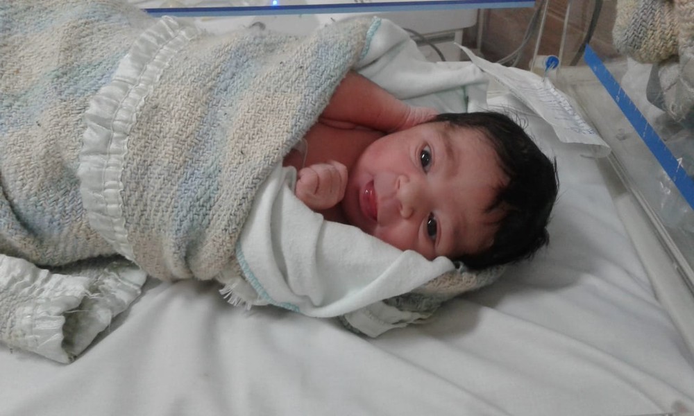 Sem saber que estava grávida, mulher dá à luz em shopping em cidade de SP