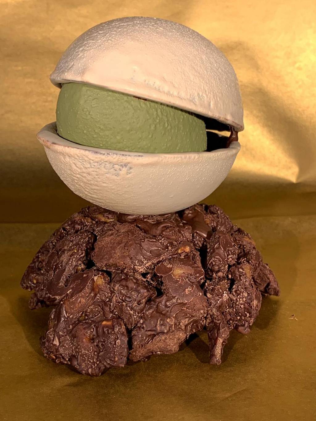 Lucas Corazza - Ovo Pistache e Bergamota (450g): com chocolate 63% de origem da Bahia, recheado de pistaches, crocante e caramelo com notas de bergamota. Pre&ccedil;o: R$ 155.