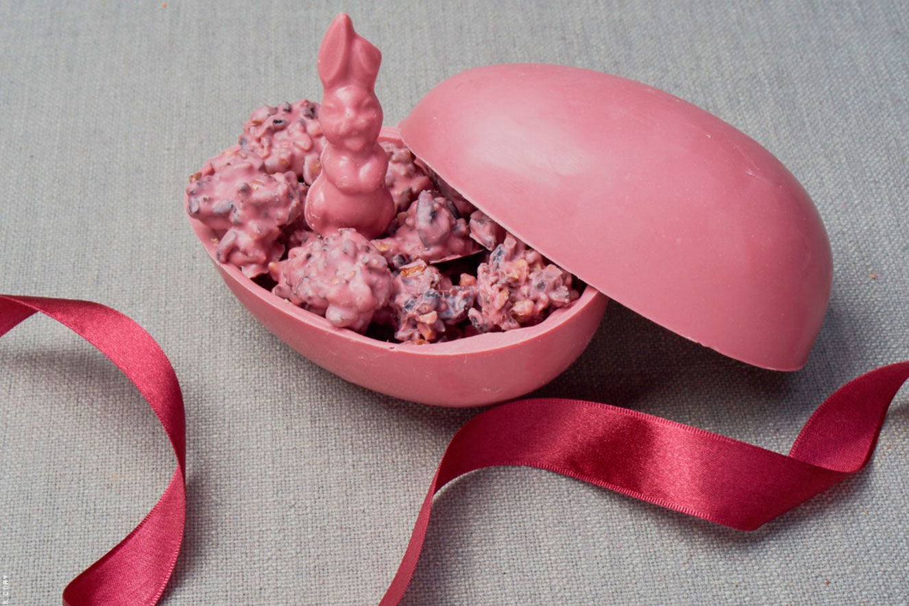 Sweet Brazil - Ovo Ruby com crespinhos de am&ecirc;ndoas (300g). Pre&ccedil;o: R$ 120,00.