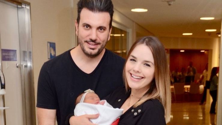 Thaeme ganhou um bebê arco-íris e mostra o lindo quartinho