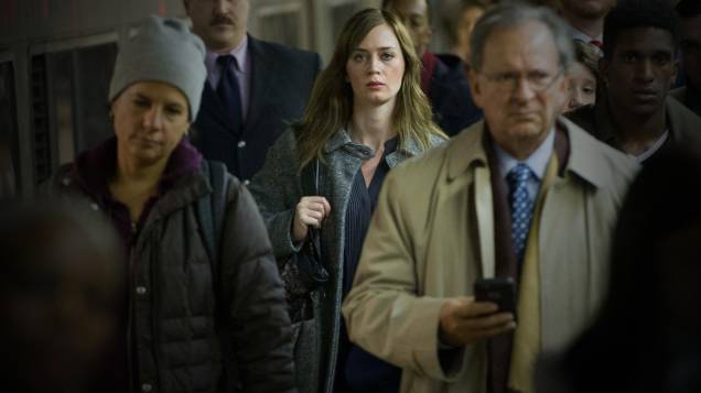 <strong>A Garota no Trem (estreia em 10/06): </strong><i><span style="font-weight:400;"></span></i><i><span style="font-weight:400;"></span></i><span style="font-weight:400;">Ao testemunhar uma cena suspeita através da janela do trem, a deprimida Rachel acaba se tornando peça-chave em um complexo caso policial. Filme baseado no best-seller de Paula Hawkins e estrelado por Emily Blunt.</span> <strong>A Garota no Trem (estreia em 10/06): </strong><i><span style="font-weight:400;"></span></i><i><span style="font-weight:400;"></span></i><span style="font-weight:400;">Ao testemunhar uma cena suspeita através da janela do trem, a deprimida Rachel acaba se tornando peça-chave em um complexo caso policial. Filme baseado no best-seller de Paula Hawkins e estrelado por Emily Blunt.</span>