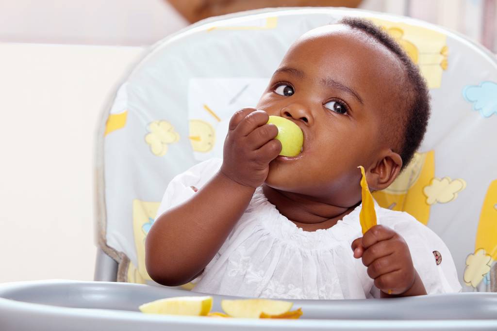 Conheça o BLW, o novo método de introdução alimentar para bebês
