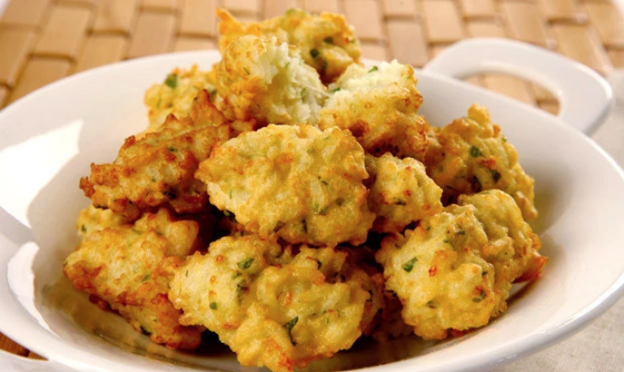 13 receitas de bolinho de arroz deliciosas para petiscar