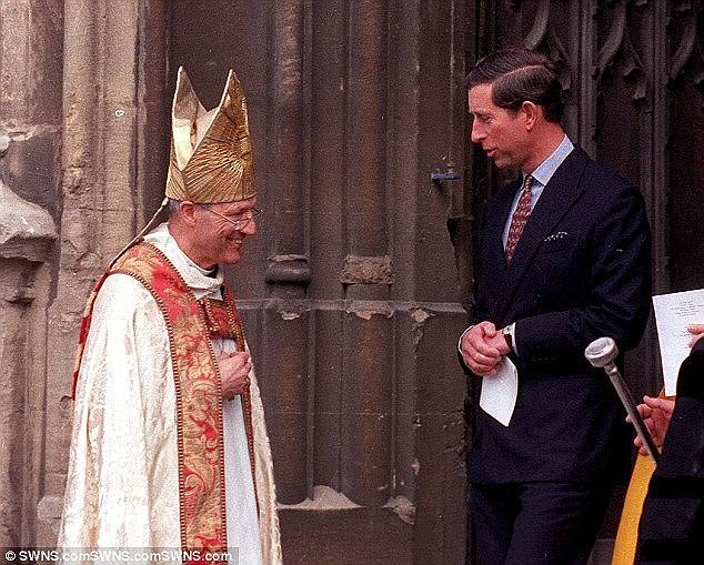 Príncipe Charles diz que foi enganado por um bispo pedófilo por anos
