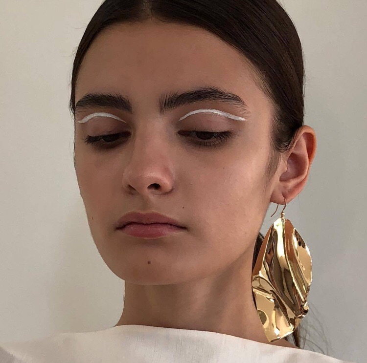 delineador branco concavo