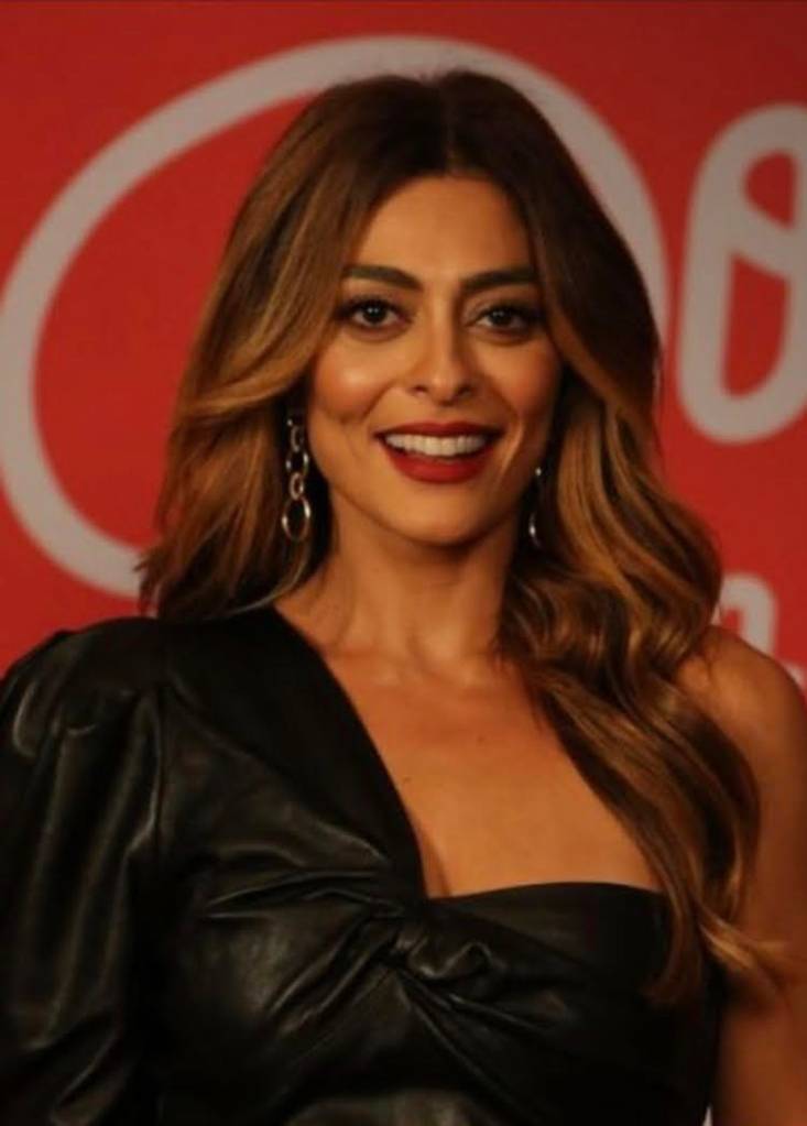 Juliana Paes com cabelos iluminados para A Dona do Pedaço