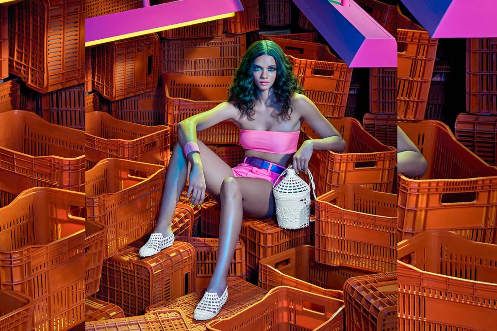 Melissa lança sapato e bolsa em homenagem ao passado