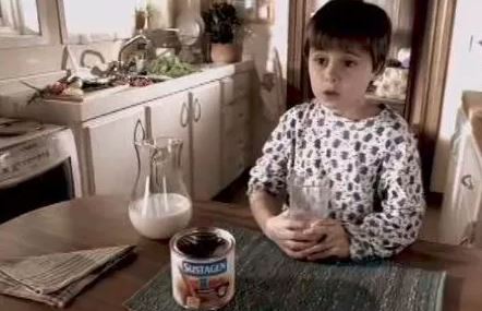 Rafael Miguel no comercial em que pede brócolis Rafael Miguel no comercial em que pede brócolis