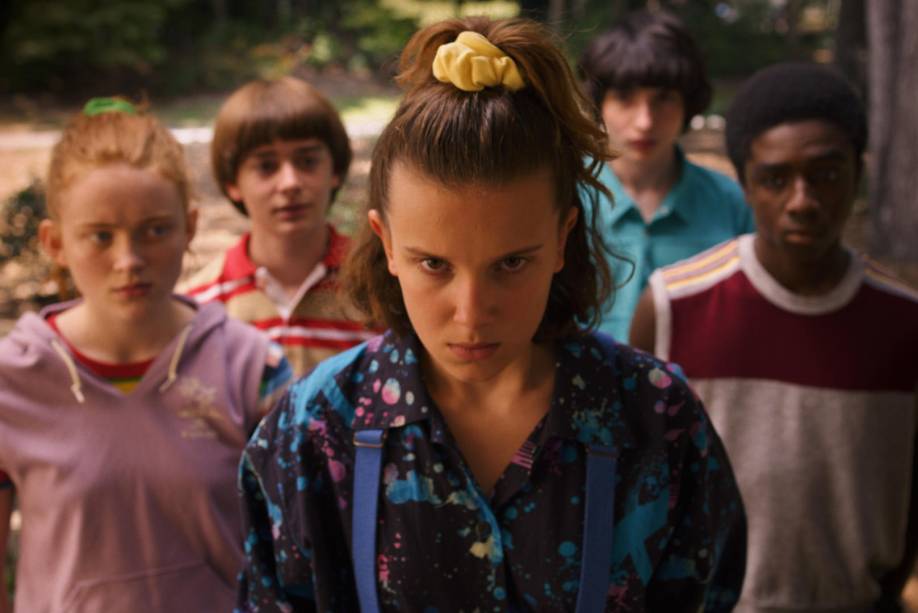 <strong>Stranger Things 3 (estreia em 04/07): <span style="font-weight:400;">Ratos assassinos, espionagem russa, Coca-Cola reformulada e um novo shopping center! &Eacute; 1985 em Hawkins e grandes mudan&ccedil;as est&atilde;o a caminho...</span></strong>