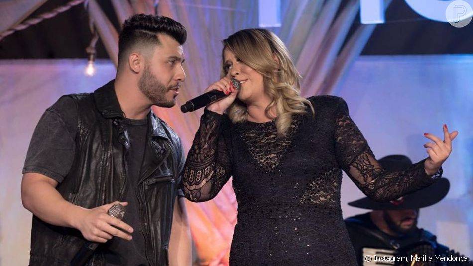 Em chá revelação, Marília Mendonça descobre sexo e diz nome do bebê