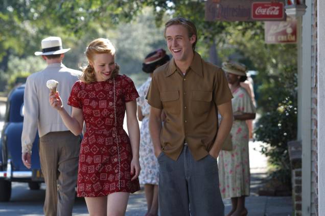<strong>Diário de uma paixão (estreia em 01/09): </strong>Nos anos 40, um casal de namorados enfrenta a diferença de classe social entre eles e a separação durante a guerra. Baseado no best-seller de Nicholas Sparks. Com Ryan Gosling e Rachel McAdams. <strong>Diário de uma paixão (estreia em 01/09): </strong>Nos anos 40, um casal de namorados enfrenta a diferença de classe social entre eles e a separação durante a guerra. Baseado no best-seller de Nicholas Sparks. Com Ryan Gosling e Rachel McAdams.