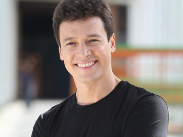 Rodrigo Faro fala sobre audiência durante homenagem a Gugu e é criticado