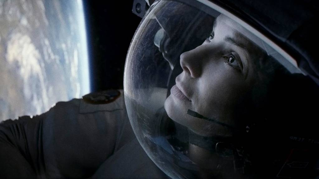 <strong>Gravidade (estreia em 01/10/2019): </strong>Ap&oacute;s um acidente, um astronauta e uma engenheira biom&eacute;dica ficam isolados no espa&ccedil;o sem comunica&ccedil;&atilde;o com a Terra. Filme vencedor de 7 Oscars, com Sandra Bullock.