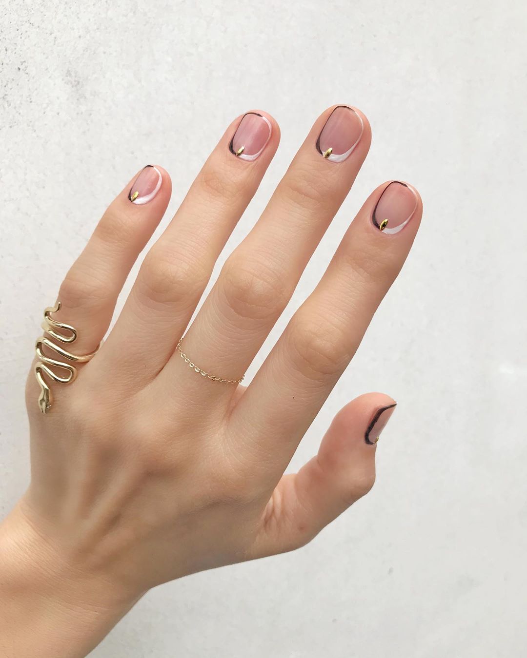 Contorno discreto nas unhas &eacute; a nova tend&ecirc;ncia de nail art