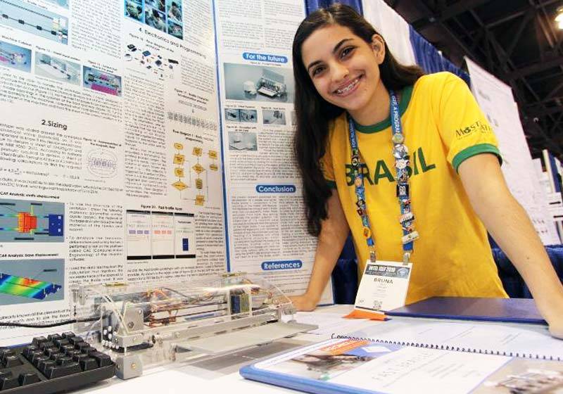 Brasileira cria impressora acessível que reproduz textos em Braille