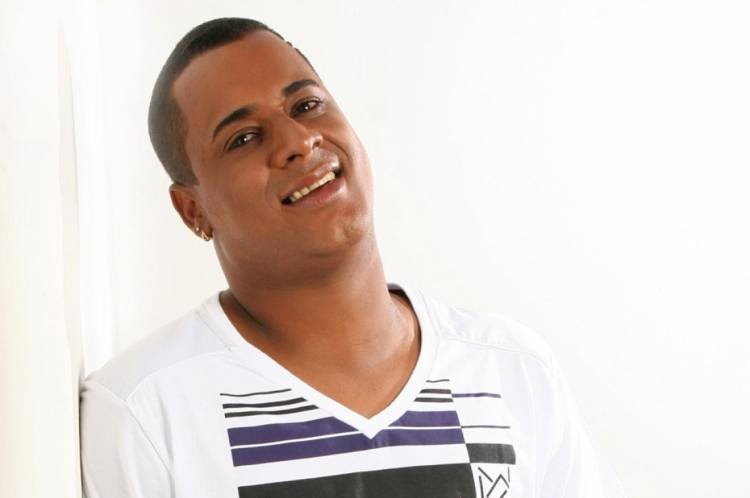 Xexéu, ex-vocalista do Timbalada, é internado em clínica de reabilitação