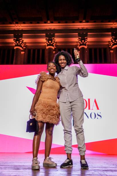 Ana Gabrielly, irmã da Tuany, recebeu o prêmio em nome da irmã, entregue pela Mc Sofia, já que bailarina ganhou uma bolsa para dançar na Grécia