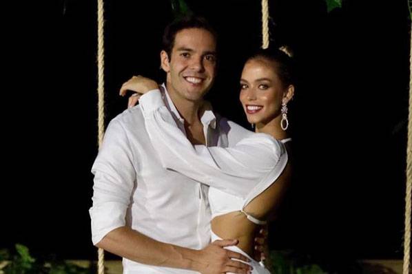 Carol Dias usou vestido deslumbrante em pré-casamento com Kaká