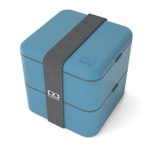 Lunchbox MB Square, de polipropileno, com fechamento herm&eacute;tico, cinta el&aacute;stica. Medidas 14 x 14 x 14 cm. <a href="https://www.bentostore.com.br/lunchbox-mb-square-01-01-0015-p985182?v=998286" target="_blank" rel="noopener">Bento Store</a>, R$ 279