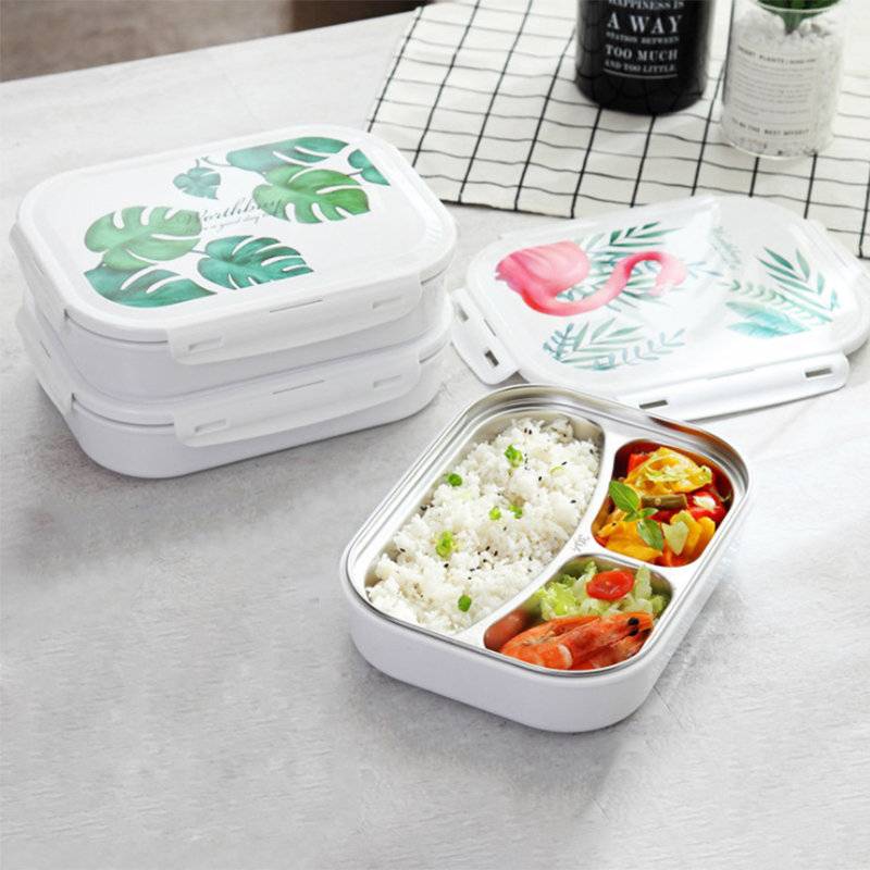 Marmita de a&ccedil;o inoxid&aacute;vel Microwaveable Bento Box, com tr&ecirc;s compartimentos. Medidas <span>26 x 19,5 x 5 cm. <a href="https://www.newchic.com/pt/saiclehome-lunch-boxes-7248/p-1361435.html?rmmds=category" target="_blank" rel="noopener">New Chic</a>, R$ 73,19</span>&nbsp;&nbsp;