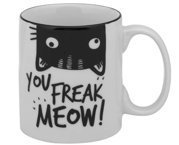 <span style="font-weight:400;">Caneca Meow, de 300 ml. </span><a href="https://www.tokstok.com.br/caneca-300-ml-branco-preto-meow/p?idsku=353986"><span style="font-weight:400;">Tok&Stok</span></a>,<span style="font-weight:400;"> R$ 25,90</span>