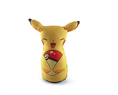 Peso de porta Pokemon - Pikachu. <a href="https://www.projetogeek.com.br/decoracao/outros/peso-de-porta-pikachu">Projeto Geek</a>, R$ 26,52