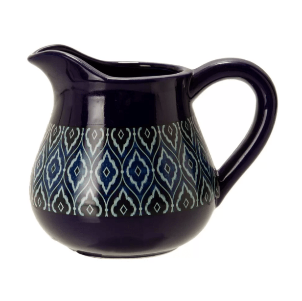 Vaso Jar Marrocan, de cerâmica, nas medidas 15 x 12,3 cm. <a href="https://www.camicado.com.br/p/vaso-jar-marrocan-15-cm-x-123-cm-home-style/-/A-000000000000048027-br.lc?sku=000000000000048027" target="_blank" rel="noopener">Camicado</a>, R$ 49,99<h2 class="product-name"></h2>