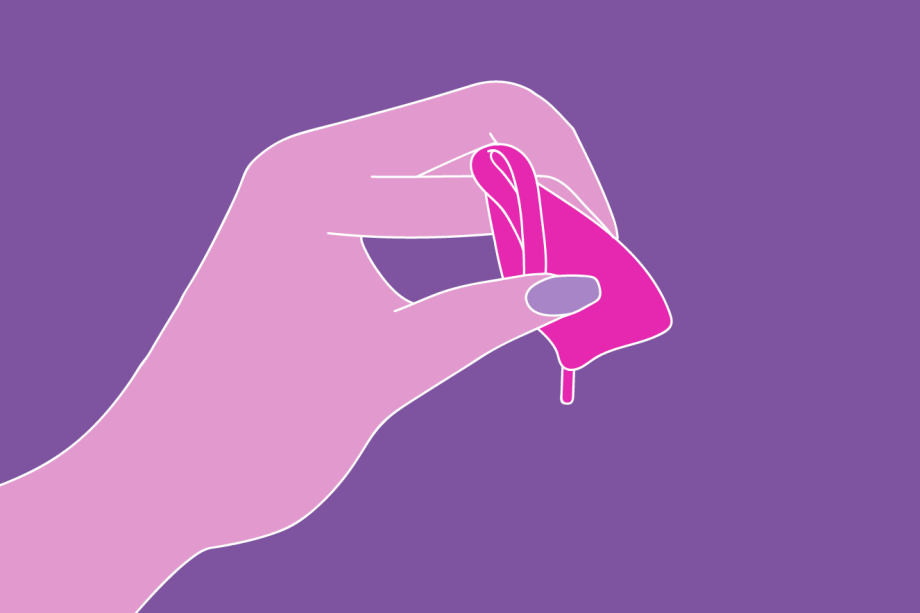 Dobra Tri&acirc;ngulo. Puxe uma das partes ultrapassando o bocal at&eacute; formar um tri&acirc;ngulo.