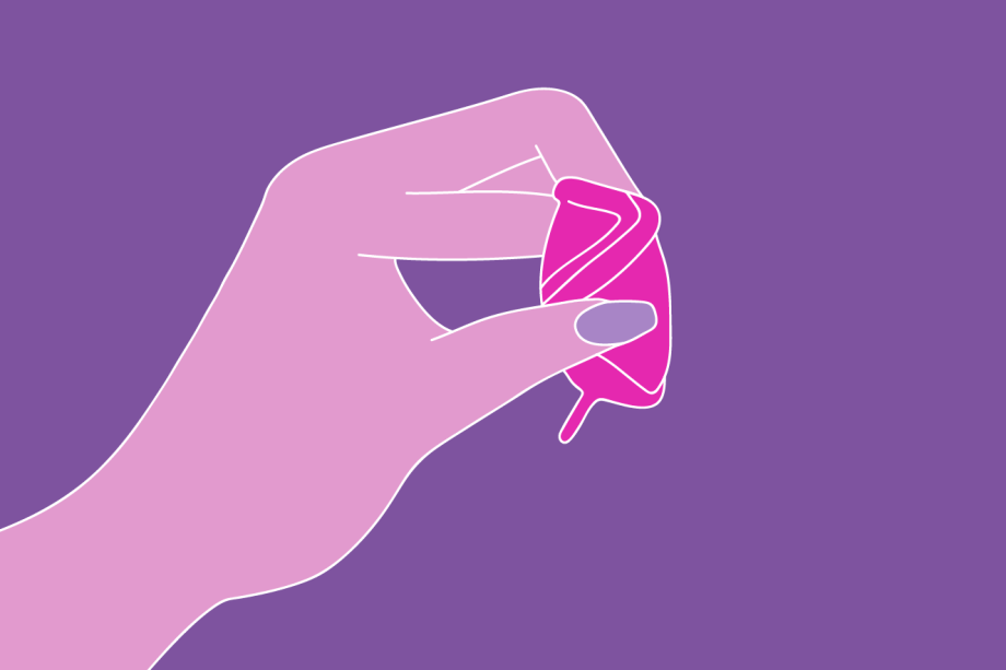 Dobra 7. &Eacute; s&oacute; juntar a extremidade <span>superior com a inferior do lado, formando o n&uacute;mero sete.</span>