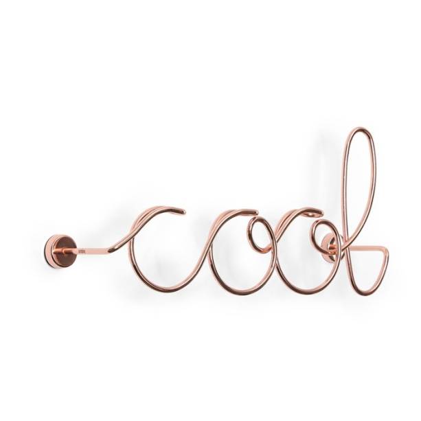 Letreiro decorativo Cool, da Umbra. <a href="https://www.americanas.com.br/produto/46995624/decoracao-de-parede-cool-cobre-umbra?WT.srch=1&acc=e789ea56094489dffd798f86ff51c7a9&epar=bp_pl_00_go_mv_todas_geral_gmv&gclid=EAIaIQobChMIodPKu43b5QIVFwmRCh0FKQlFEAQYASABEgJm_fD_BwE&i=5bea40eceec3dfb1f8651d97&o=5bed90eeebb19ac62ce57582&opn=YSMESP&sellerId=83646984000100&sellerid=83646984000100&wt.srch=1" target="_blank" rel="noopener">Americanas.com</a>, R$ 49,90 Letreiro decorativo Cool, da Umbra. <a href="https://www.americanas.com.br/produto/46995624/decoracao-de-parede-cool-cobre-umbra?WT.srch=1&acc=e789ea56094489dffd798f86ff51c7a9&epar=bp_pl_00_go_mv_todas_geral_gmv&gclid=EAIaIQobChMIodPKu43b5QIVFwmRCh0FKQlFEAQYASABEgJm_fD_BwE&i=5bea40eceec3dfb1f8651d97&o=5bed90eeebb19ac62ce57582&opn=YSMESP&sellerId=83646984000100&sellerid=83646984000100&wt.srch=1" target="_blank" rel="noopener">Americanas.com</a>, R$ 49,90