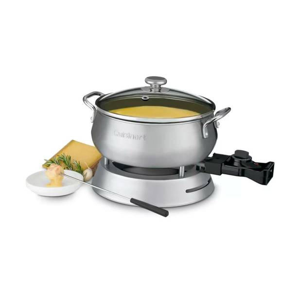 Panela elétrica (127V), da Cuisinart, de aço escovado, com controle de temperatura e tampa. <a href="https://www.spicy.com.br/panela-para-fondue-cfo50cb-em-aco-escovado-127v-cuisinart/p?idsku=5463&gclid=EAIaIQobChMIwamToMDN4gIVhgyRCh1LgQ4mEAkYECABEgK67_D_BwE" target="_blank" rel="noopener">Spicy</a>, R$ 549