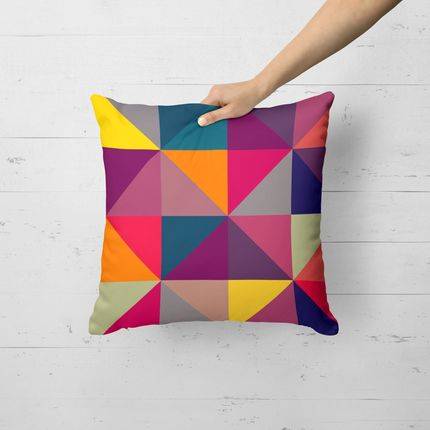 Almofada Geom&eacute;tricos Multicolor Zoom, de poli&eacute;ster, 35 x 35 cm. <a href="https://www.madeiramadeira.com.br/almofada-avulsa-decorativa-geometricos-multicolor-zoom-35x35cm-1664175.html?_btid=d41d8cd98f00b204e9800998ecf8427e" target="_blank" rel="noopener">MadeiraMadeira</a>, R$ 30