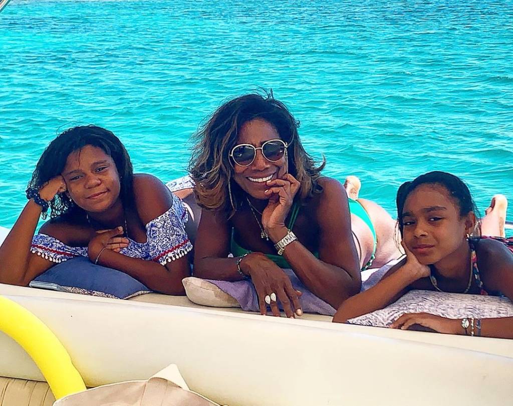 Glória Maria faz festa de aniversário para as filhas com tema inusitado