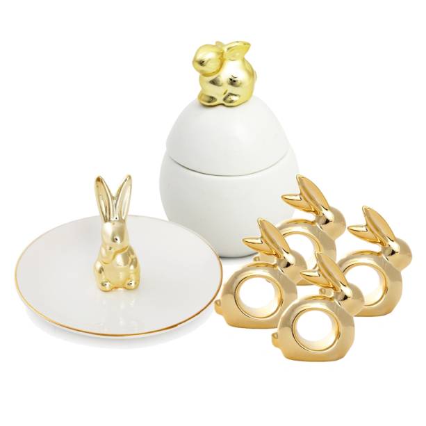Kit para Decora&ccedil;&atilde;o de P&aacute;scoa Cromus, com dois pratos, dois potes e quatro porta-guardanapos, de cer&acirc;mica. <a href="https://www.magazineluiza.com.br/kit-para-decoracao-de-festa-com-tema-pascoa-fino-em-ceremica-cromus/p/fg2ff72dc8/mo/otmo/" target="_blank" rel="noopener">Magazine Luiza</a>, R$ 229,90