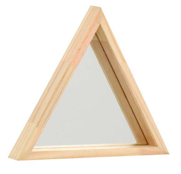 Espelho Folk triangular, 35 x 35 cm, de p&iacute;nus. <a href="https://www.leroymerlin.com.br/espelho-decorativo-folk-triangulo-natural-35cm_89863410" target="_blank" rel="noopener">Leroy Merlin</a>, R$ 99,90