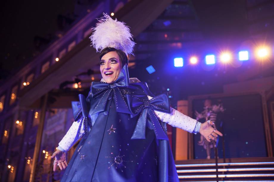 Simone foi especialmente convidada para fazer o papel da professora Simone foi especialmente convidada para fazer o papel da professora