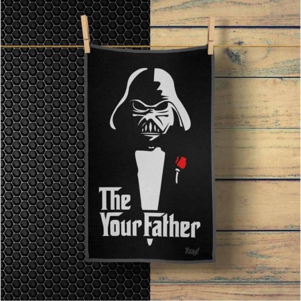 Pano de prato The Your Father, de microfibra. <a href="https://www.americanas.com.br/produto/67652201/pano-multiuso-em-microfibra-geek-side-the-your-father?cor=Pano%20Multiuso%20em%20Microfibra%20Geek%20Side%20-%20The%20Your%20Father&pfm_carac=pano%20microfibra%203m&pfm_index=10&pfm_page=search&pfm_pos=grid&pfm_type=search_page%20&sellerId" target="_blank" rel="noopener">Americanas.com</a>, R$ 24,80