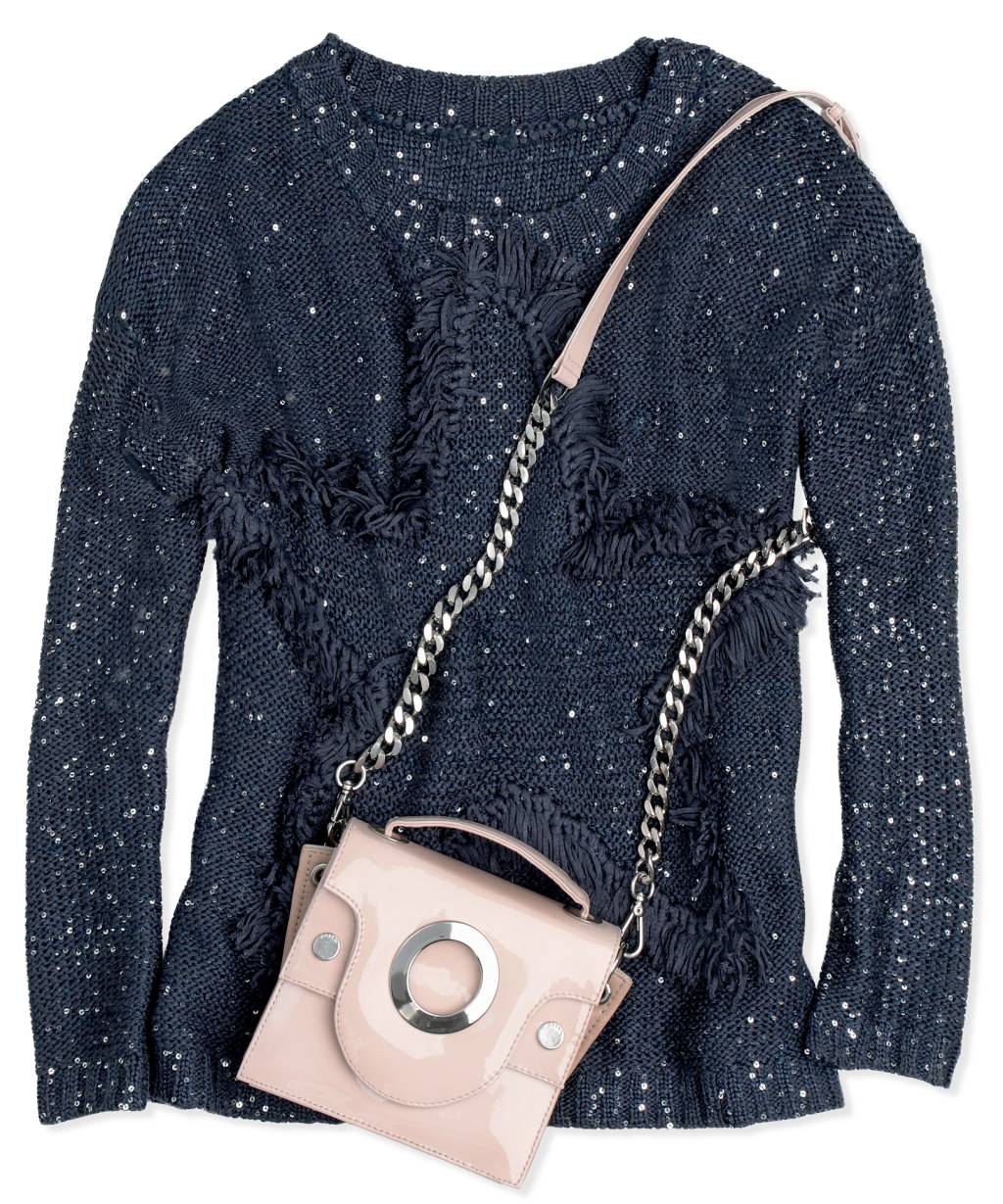 Tric&ocirc;, Rosa Ch&aacute;, R$ 460, tel. (11) 3061 9905. Bolsa de verniz, Modem, R$ 1 575, tel. (11) 3812 9242.