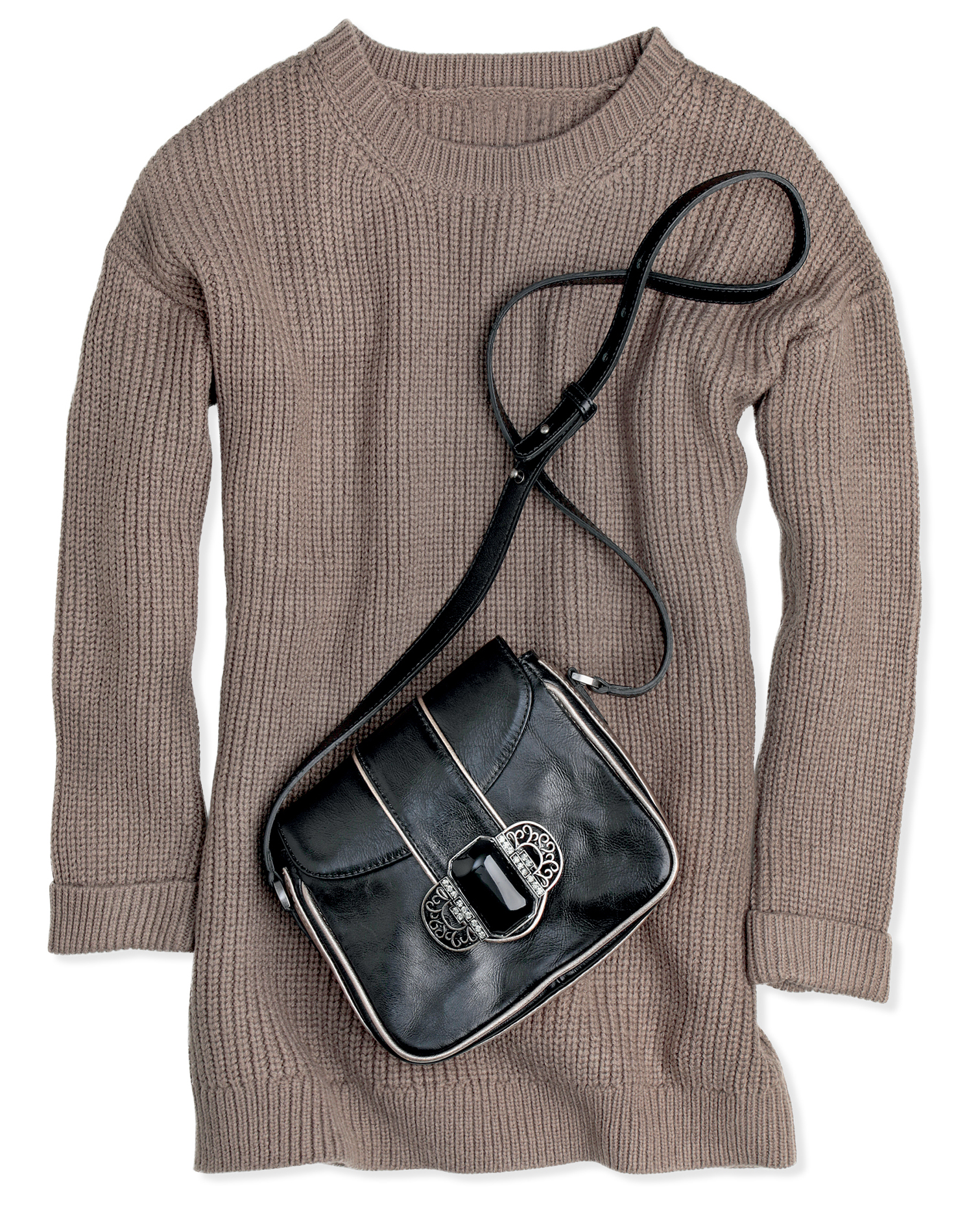 Tric&ocirc;, Forever 21, R$ 100, tel. (11) 5181 5386. Bolsa de couro, Spezzato, R$ 990, tel. (11) 3074 2922.