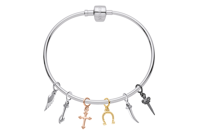 A nova coleção Life by Vivara apresenta uma variedade de pingentes que, juntos, compõe um poderoso amuleto. A nova coleção Life by Vivara apresenta uma variedade de pingentes que, juntos, compõe um poderoso amuleto.