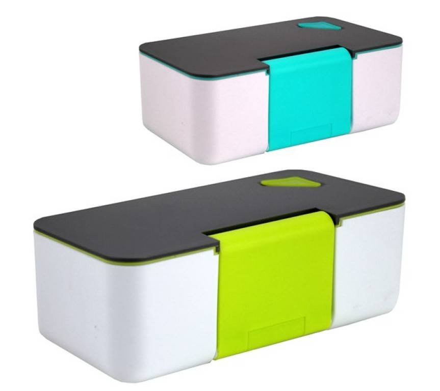 Marmita com Porta-celular, de polipropileno, com fecho a v&aacute;cuo. Medidas: 18 x 9 x 6 cm. <a href="https://www.americanas.com.br/produto/77708025/pote-marmita-com-porta-celular-650ml-verde?WT.srch=1&acc=e789ea56094489dffd798f86ff51c7a9&epar=bp_pl_00_go_pla_ud_geral_gmv&gclid=EAIaIQobChMIktCuieSE4wIVkAyRCh1IdQrjEAQYBCABEgKsIPD_BwE&i=56f30ab2eec3dfb1f8ebb847&o=5ce403926c28a3cb50ce86a5&opn=YSMESP&sellerId=18552346000168" target="_blank" rel="noopener">Americanas.com</a>, R$ 35,09