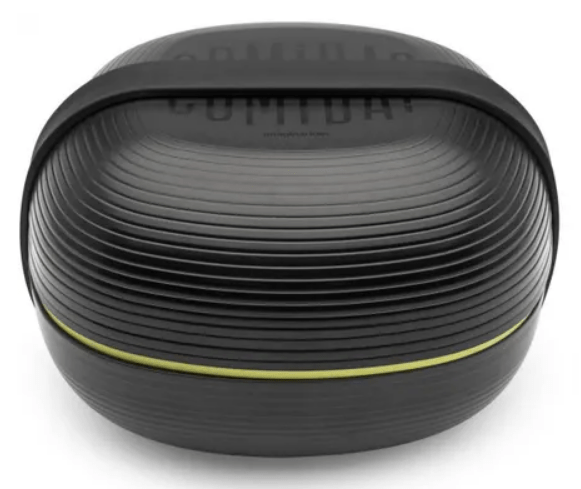 Marmita T&ocirc; Dentro, de pl&aacute;stico e silicone, com garfo e trava de silicone. Medidas: 14 x 8,5 cm. <a href="https://loja.imaginarium.com.br/marmita-to-dentro/p?idsku=17478&gclid=EAIaIQobChMIos_K_fWO4gIVD4GRCh0OcQriEAQYCSABEgJwl_D_BwE" target="_blank" rel="noopener">Imaginarium</a>, R$ 39,90