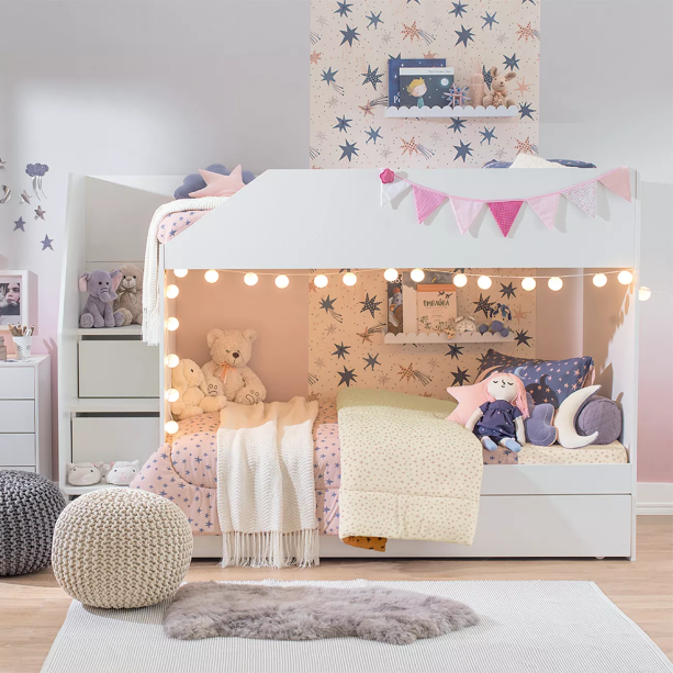 Modelo My Town 88, da <a href="https://www.tokstok.com.br/town-cama-beliche-88-direito-branco-my/p?idsku=333931" target="_blank" rel="noopener">Tok & Stok</a>, com escada lateral que tem função de gavetas. Por R$ 1.999 Modelo My Town 88, da <a href="https://www.tokstok.com.br/town-cama-beliche-88-direito-branco-my/p?idsku=333931" target="_blank" rel="noopener">Tok & Stok</a>, com escada lateral que tem função de gavetas. Por R$ 1.999