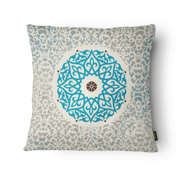 Capa de almofada ref. DES 137, de poli&eacute;ster, 43 x 43 cm.<a href="https://www.niazi.com.br/p/capa+de+almofada+veludo+premium+043+x+043+des+137+-+belchior" target="_blank" rel="noopener"> Niazi Chohfi</a>, R$ 25,56