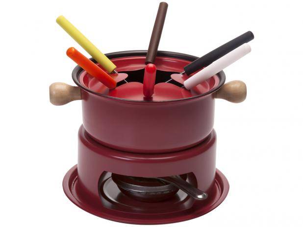 Conjunto Casambiente Vermelho, de a&ccedil;o, com 11 pe&ccedil;as. <a href="https://www.magazineluiza.com.br/aparelho-de-fondue-casambiente-vermelho-11-pecas-fd214v/p/222267000/ep/fnde/?&utm_source=google&utm_medium=pla&utm_campaign=&partner_id=4662&seller_id=magazineluiza&product_group_id=301724644068&ad_group_id=12545780784&aw_viq=pla&gclid=EAIaIQobChMIwamToMDN4gIVhgyRCh1LgQ4mEAkYDyABEgKSx_D_BwE" target="_blank" rel="noopener">Magazine Luiza</a>, R$ 79,90