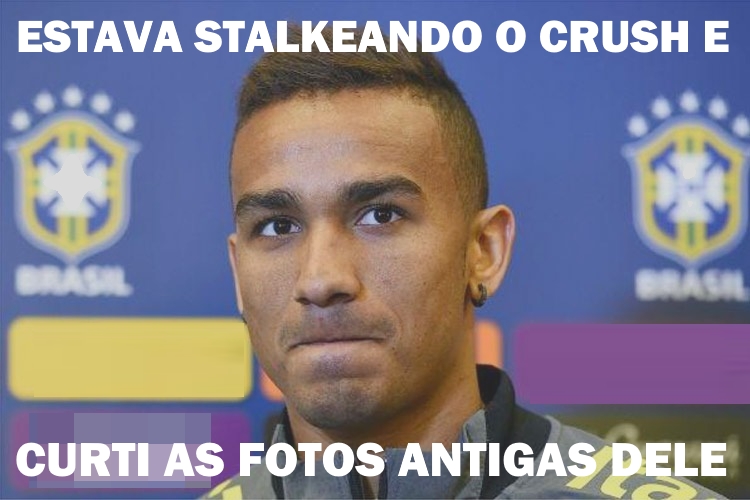 O lateral-direito Danilo sabe bem da dor que é acidentalmente curtir as fotos do crush. Força, guerreiro! O lateral-direito Danilo sabe bem da dor que é acidentalmente curtir as fotos do crush. Força, guerreiro!