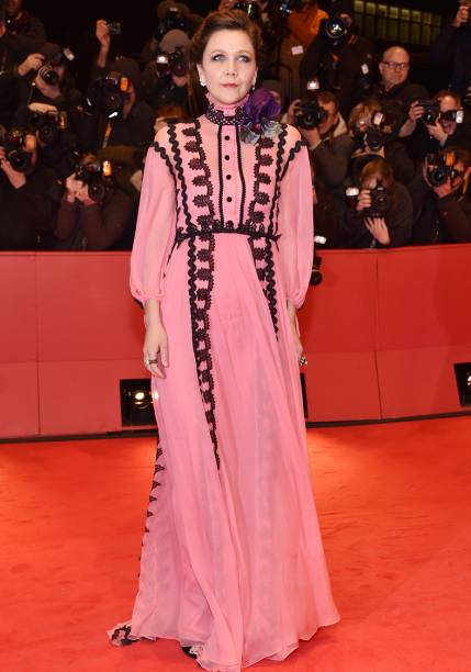 <strong>Maggie Gyllenhaal</strong> veste <strong>Gucci</strong> na première de <em>Django</em>.